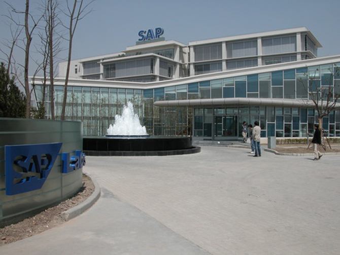 與此同時，網(wǎng)絡營銷公司的互動性也使消費者獲得信息的能力增強，使得營銷外包實施差別定價的過程中也存在著一定的風險